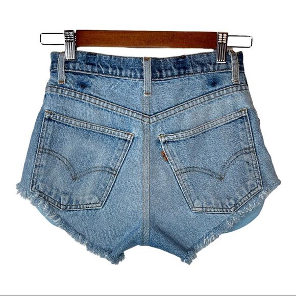 LEVI'S Vintage Daisy Duke High Rise Shorts Size 2 or 26" Waist - Picture 3 of 4
